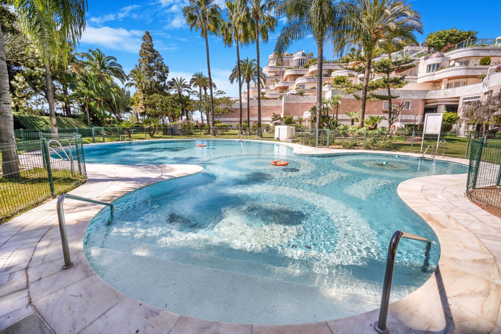 4 Zimmer Apartment zu verkaufen in Marbella mit Pool Garage - 4.950.000 € (Ref: 9192276)