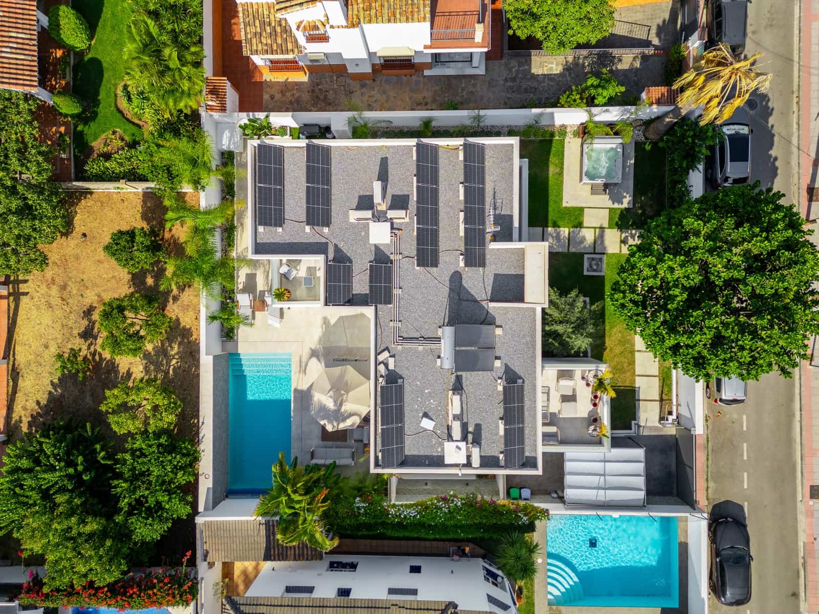 5 bedroom Villa for sale in Marbella with pool garage - € 2,350,000 (Ref: 9192277)