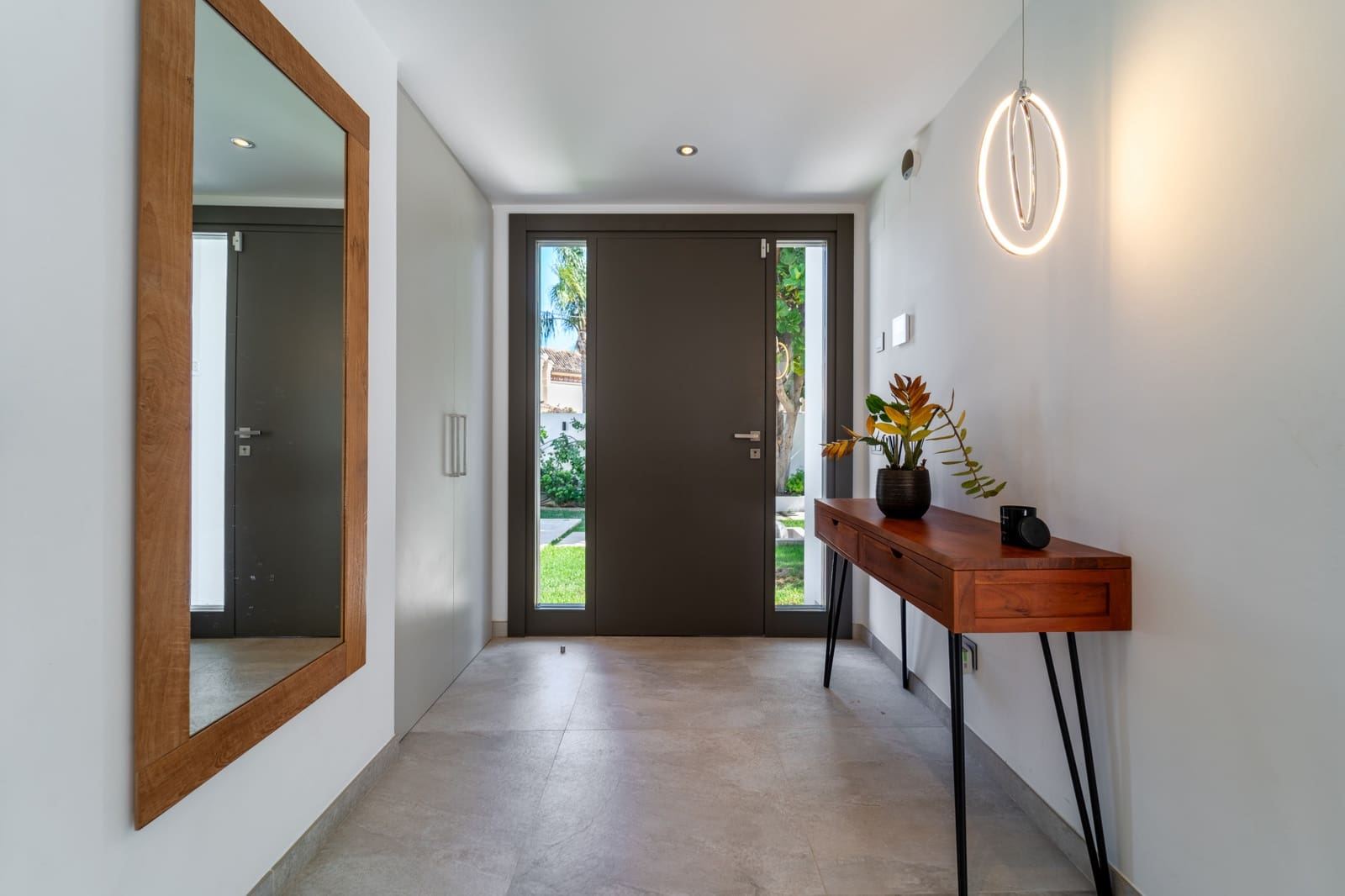 5 bedroom Villa for sale in Marbella with pool garage - € 2,350,000 (Ref: 9192277)