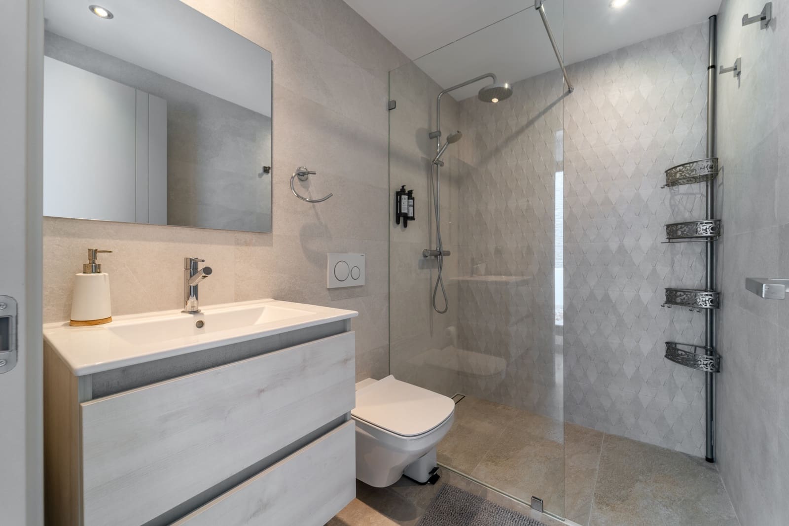 5 bedroom Villa for sale in Marbella with pool garage - € 2,350,000 (Ref: 9192277)