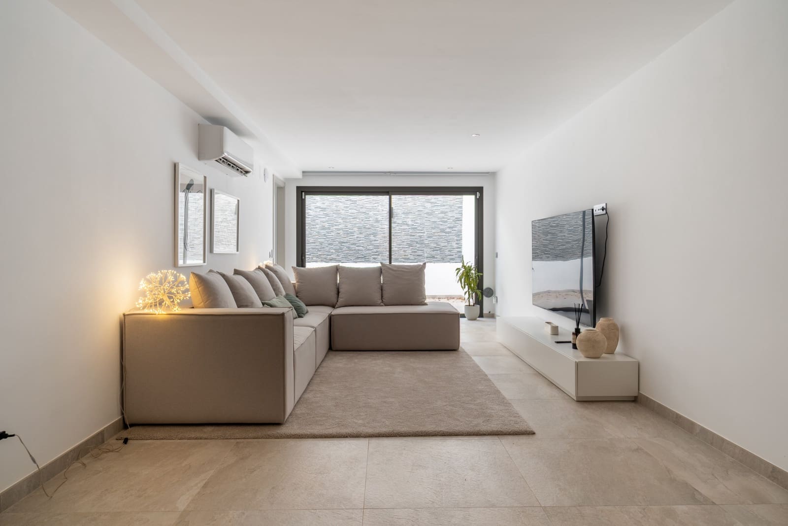 5 bedroom Villa for sale in Marbella with pool garage - € 2,350,000 (Ref: 9192277)