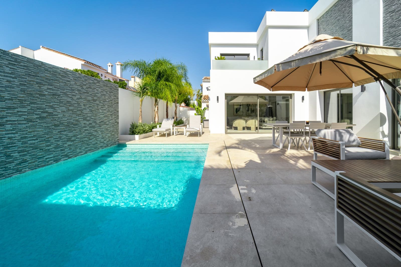 5 bedroom Villa for sale in Marbella with pool garage - € 2,350,000 (Ref: 9192277)