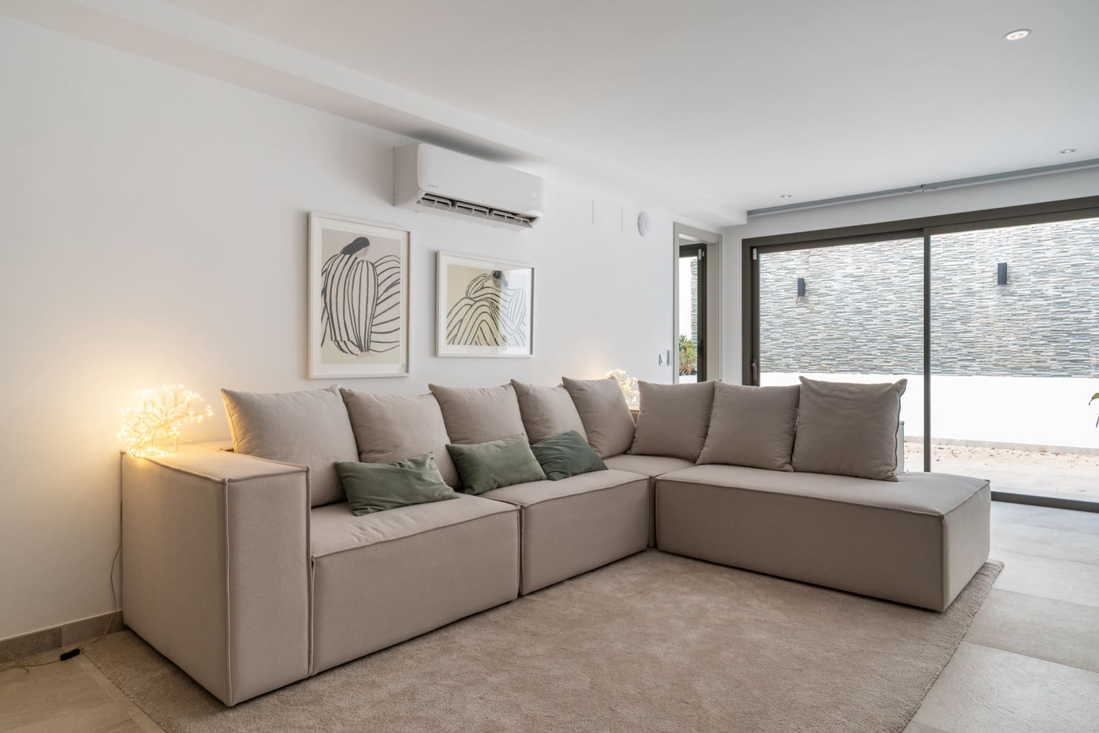 5 bedroom Villa for sale in Marbella with pool garage - € 2,350,000 (Ref: 9192277)