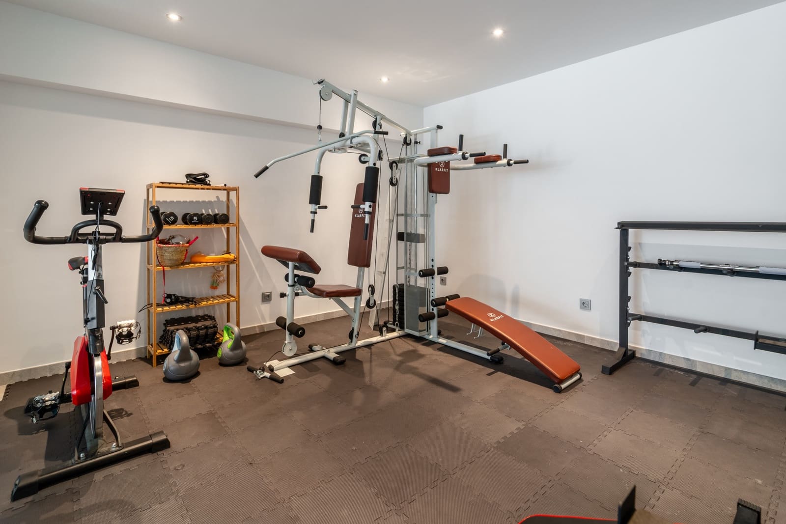 5 bedroom Villa for sale in Marbella with pool garage - € 2,350,000 (Ref: 9192277)