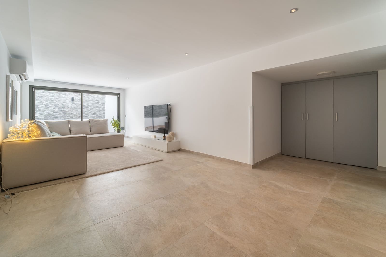 5 bedroom Villa for sale in Marbella with pool garage - € 2,350,000 (Ref: 9192277)