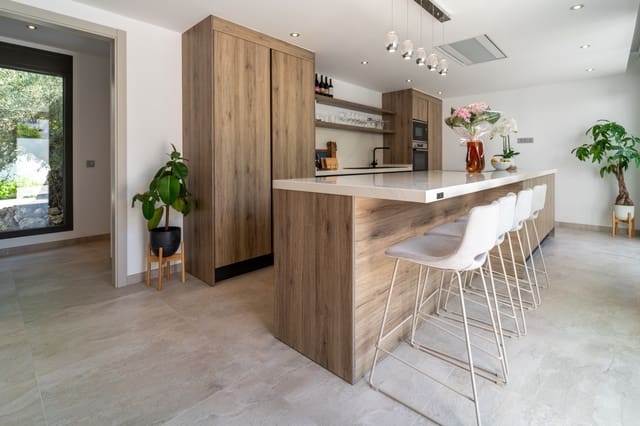 5 slaapkamer Villa te koop in Marbella met zwembad garage - € 2.350.000 (Ref: 9192277)