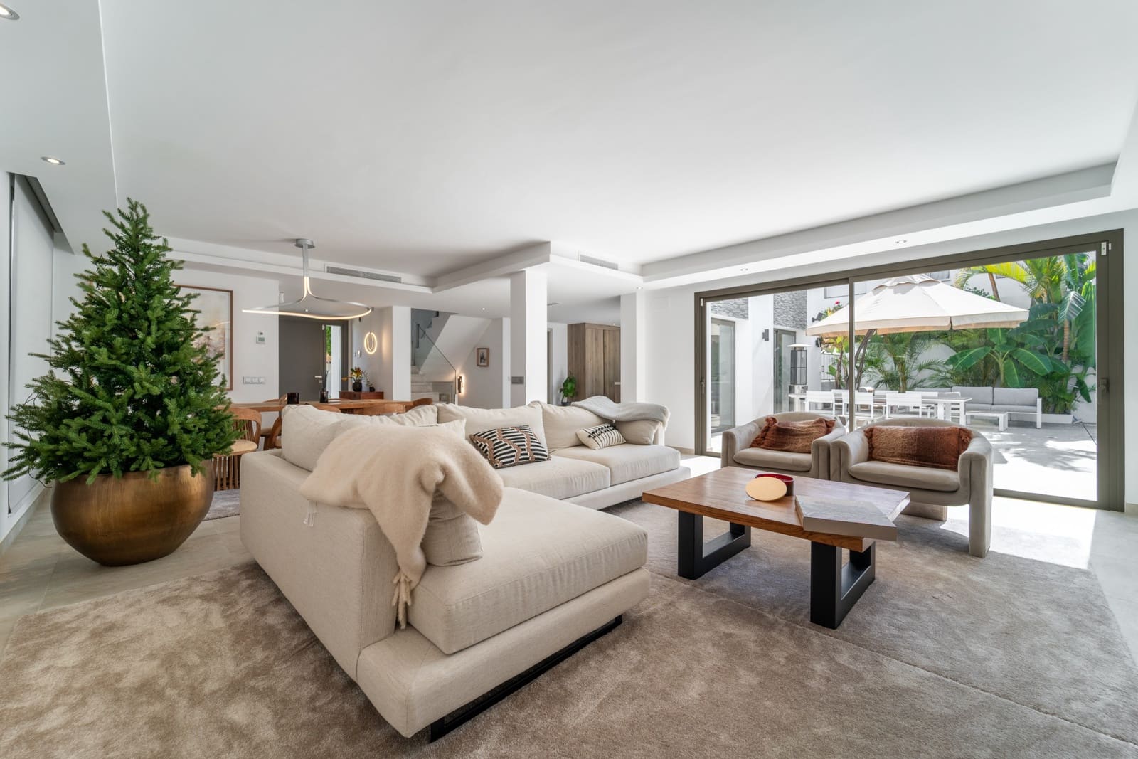 5 bedroom Villa for sale in Marbella with pool garage - € 2,350,000 (Ref: 9192277)