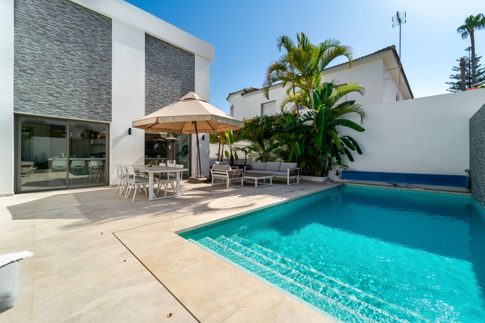 5 bedroom Villa for sale in Marbella with pool garage - € 2,350,000 (Ref: 9192277)