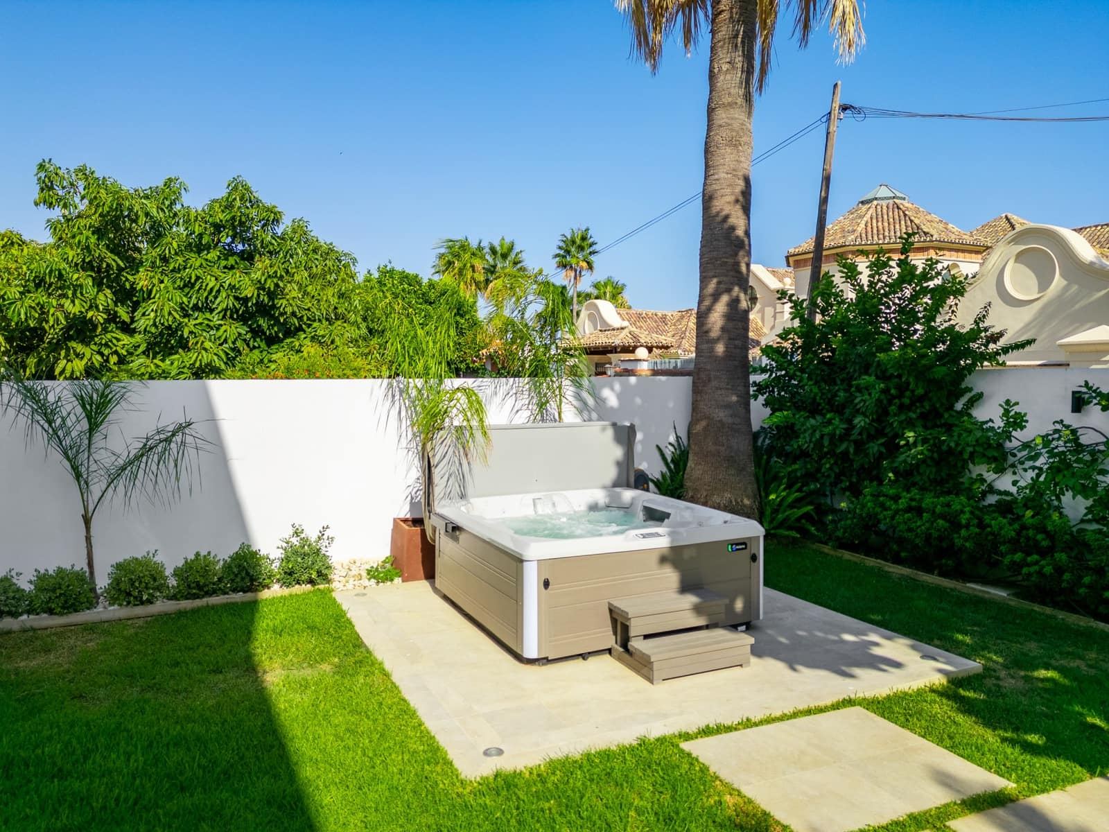 5 bedroom Villa for sale in Marbella with pool garage - € 2,350,000 (Ref: 9192277)