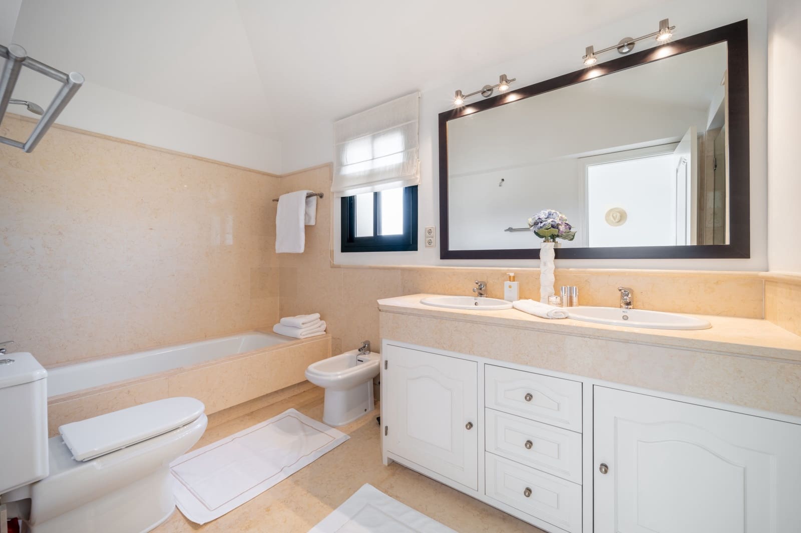 3 sypialnia Penthouse na sprzedaż w Benahavis z basenem garażem - 1 275 000 € (Ref: 9193732)