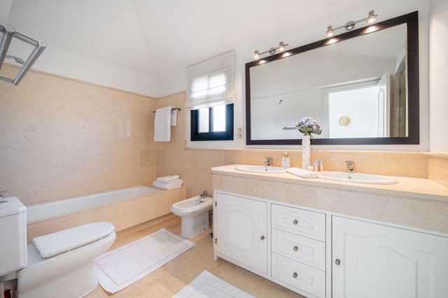 3 chambre Penthouse à vendre à Benahavís avec piscine garage - 1 275 000 € (Ref: 9193732)
