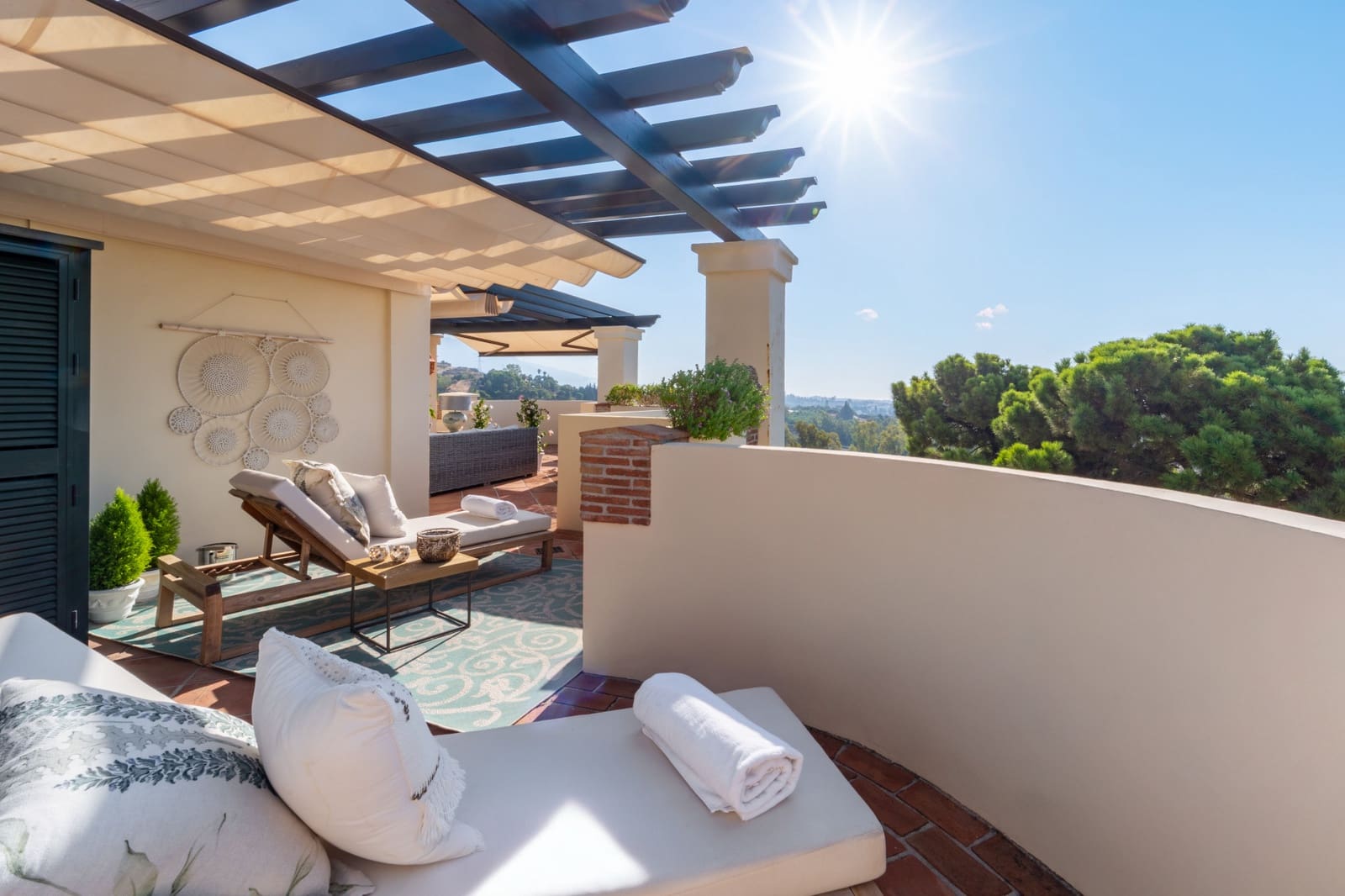 3 sypialnia Penthouse na sprzedaż w Benahavis z basenem garażem - 1 275 000 € (Ref: 9193732)