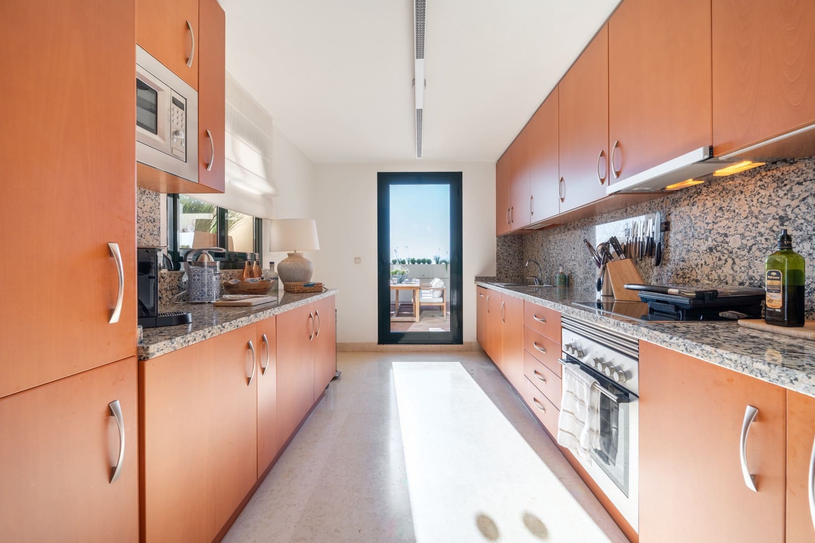 3 sypialnia Penthouse na sprzedaż w Benahavis z basenem garażem - 1 275 000 € (Ref: 9193732)