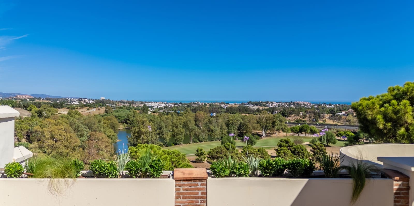 3 sypialnia Penthouse na sprzedaż w Benahavis z basenem garażem - 1 275 000 € (Ref: 9193732)