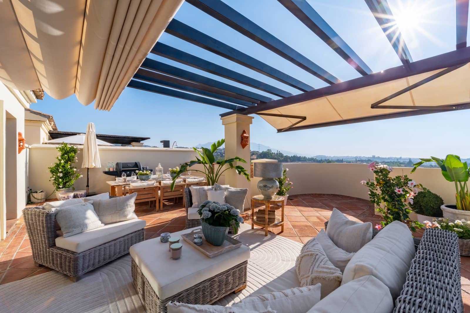 3 sypialnia Penthouse na sprzedaż w Benahavis z basenem garażem - 1 275 000 € (Ref: 9193732)