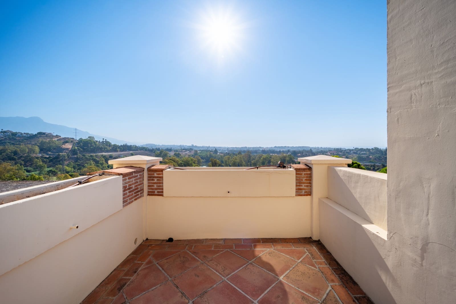3 sypialnia Penthouse na sprzedaż w Benahavis z basenem garażem - 1 275 000 € (Ref: 9193732)