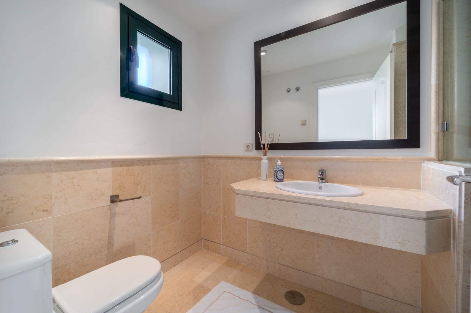 3 sypialnia Penthouse na sprzedaż w Benahavis z basenem garażem - 1 275 000 € (Ref: 9193732)