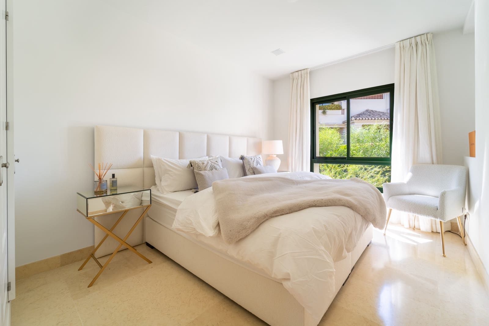 3 sypialnia Penthouse na sprzedaż w Benahavis z basenem garażem - 1 275 000 € (Ref: 9193732)
