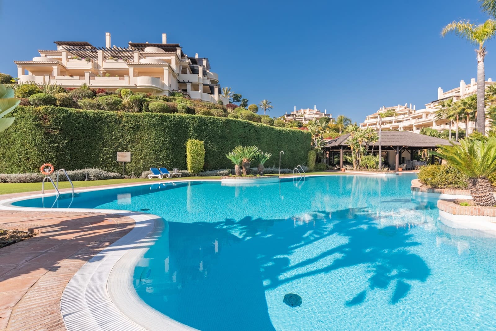 3 sypialnia Penthouse na sprzedaż w Benahavis z basenem garażem - 1 275 000 € (Ref: 9193732)