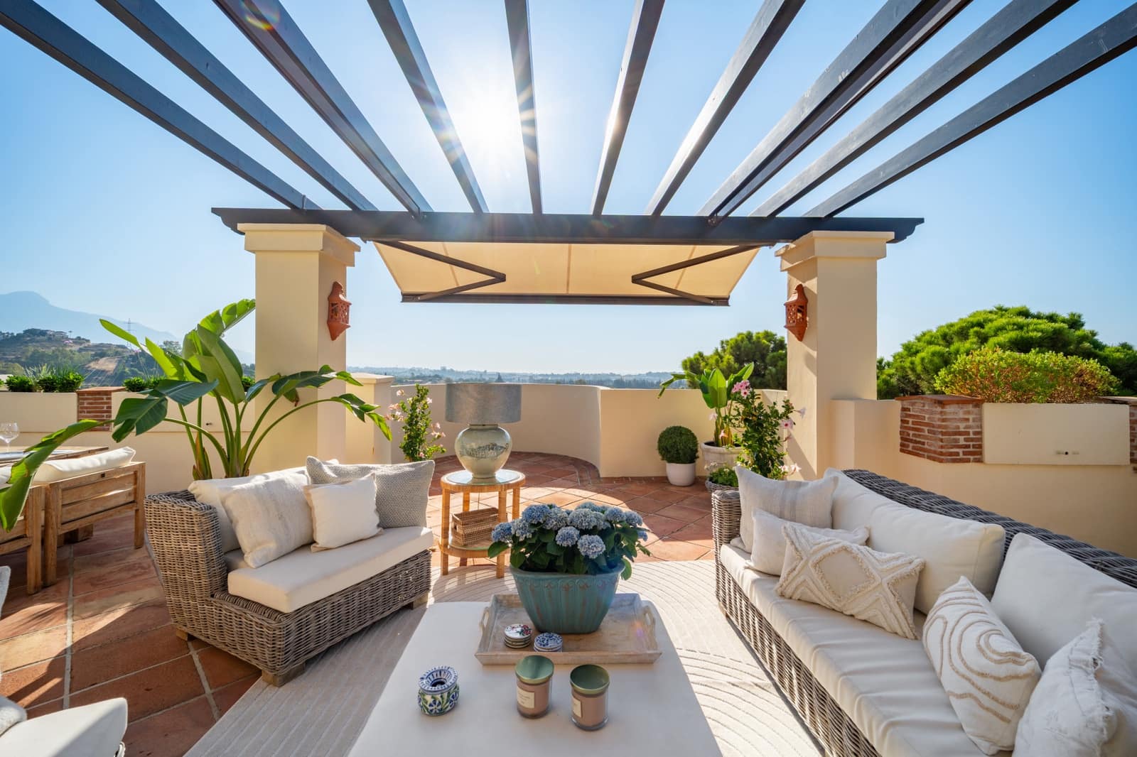 3 sypialnia Penthouse na sprzedaż w Benahavis z basenem garażem - 1 275 000 € (Ref: 9193732)