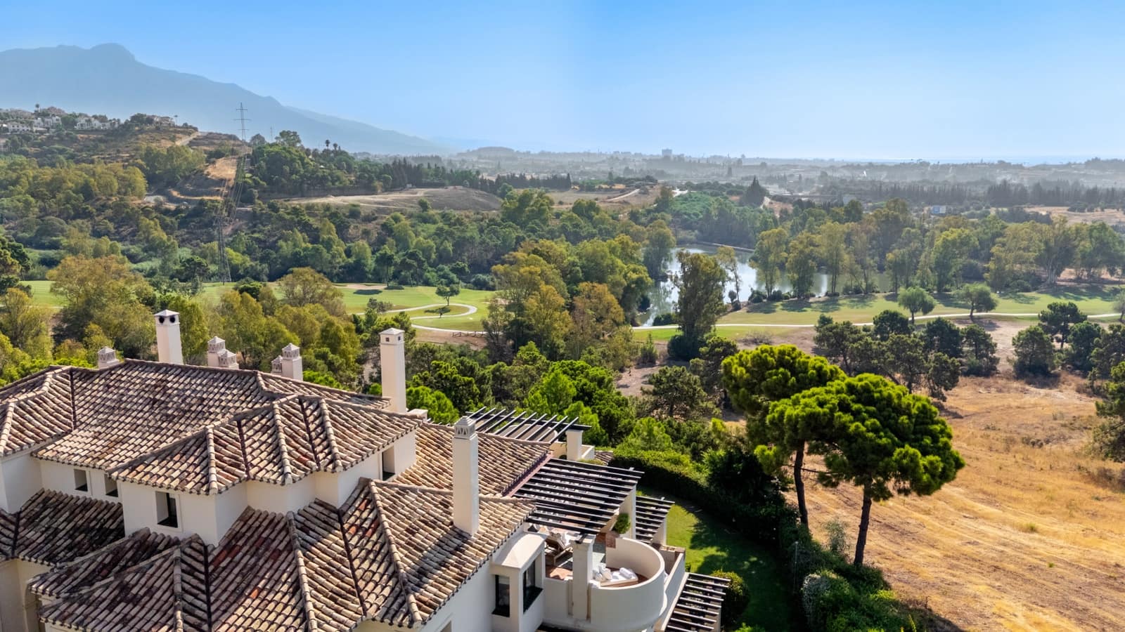 3 sypialnia Penthouse na sprzedaż w Benahavis z basenem garażem - 1 275 000 € (Ref: 9193732)