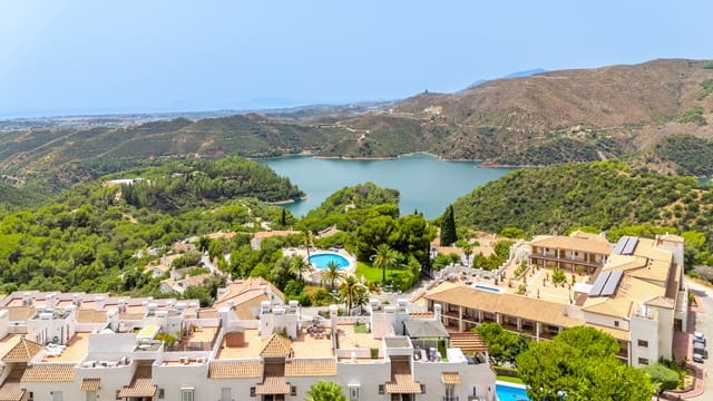 Apartamento de 3 habitaciones en Istán en venta con piscina garaje - 1.395.000 € (Ref: 9208255)