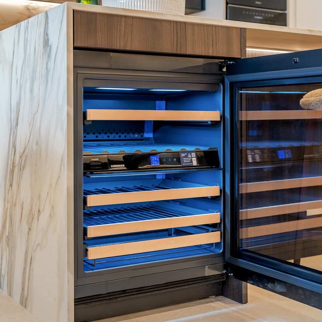 3 bedroom Apartment for sale in Estepona with pool garage - € 1,995,000 (Ref: 9215008)