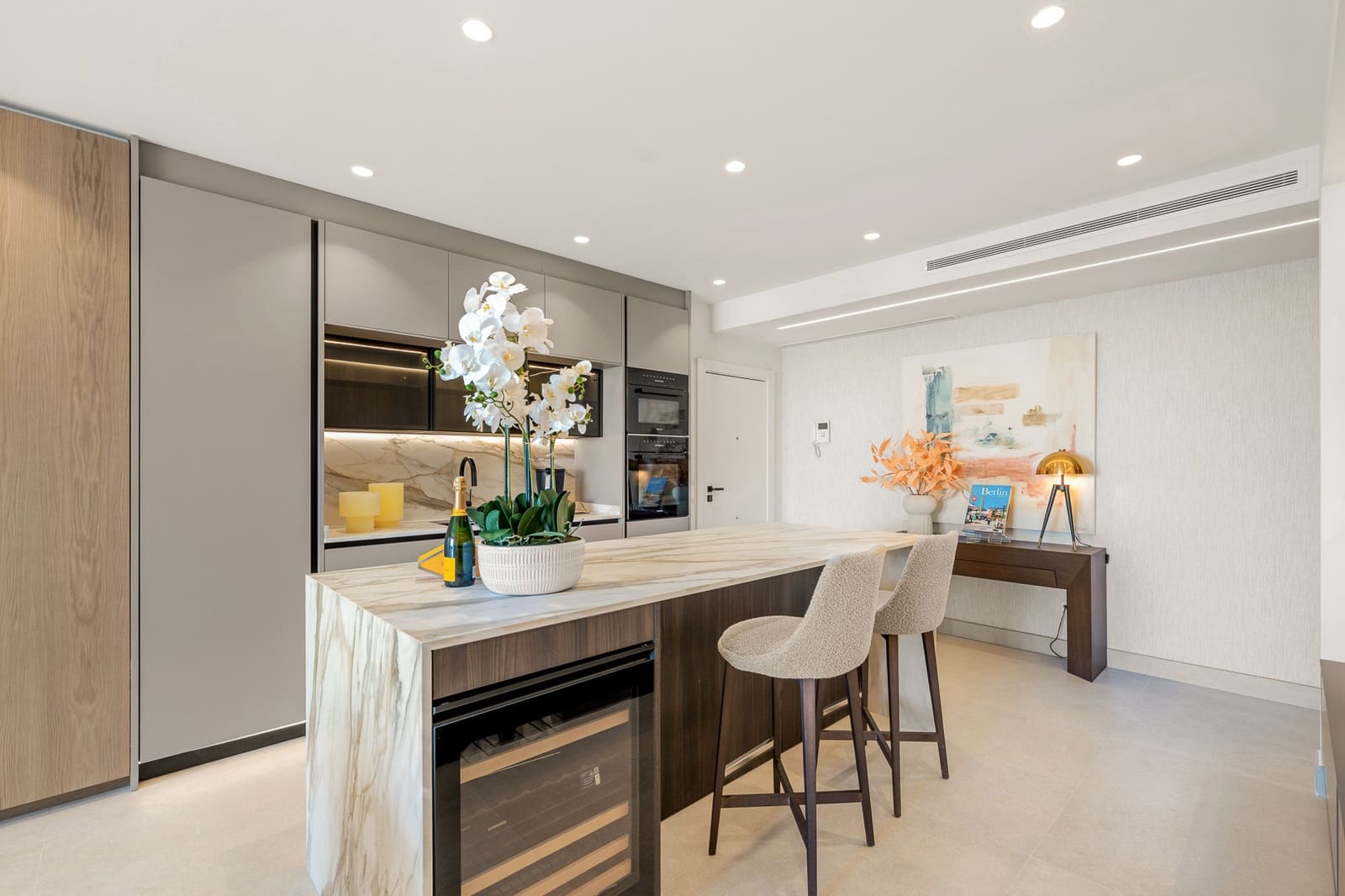 3 bedroom Apartment for sale in Estepona with pool garage - € 1,995,000 (Ref: 9215008)