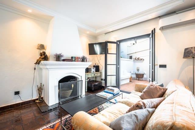 1 bedroom Townhouse for sale in Marbella with pool - € 735,000 (Ref: 9228463)