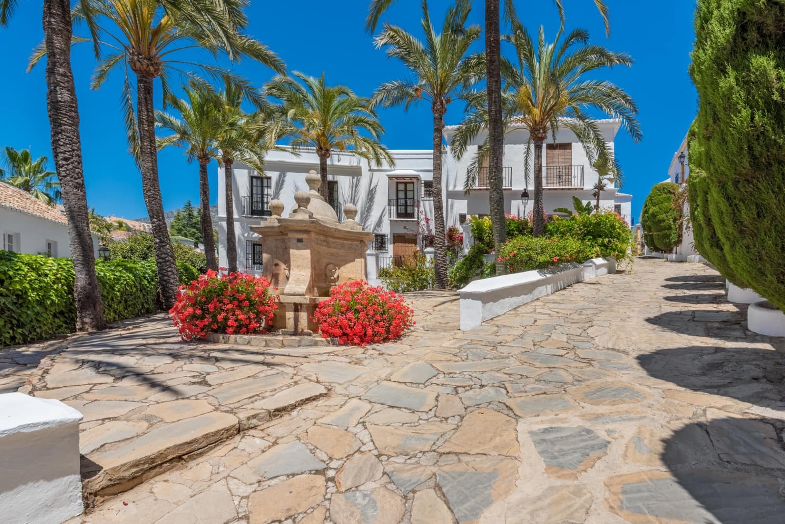 1 soveværelse Byhus til salg i Marbella med swimmingpool - € 735.000 (Ref: 9228463)