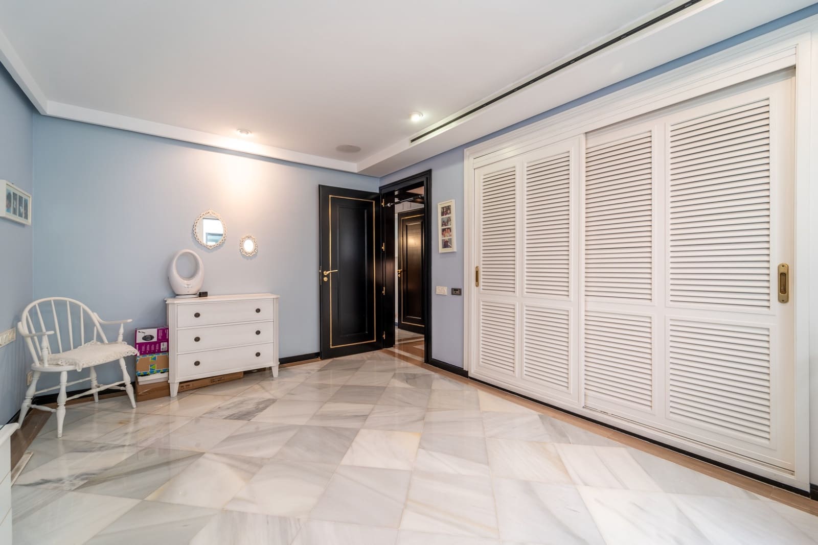 4 bedroom Apartment for sale in Marbella with pool garage - € 2,850,000 (Ref: 9232843)