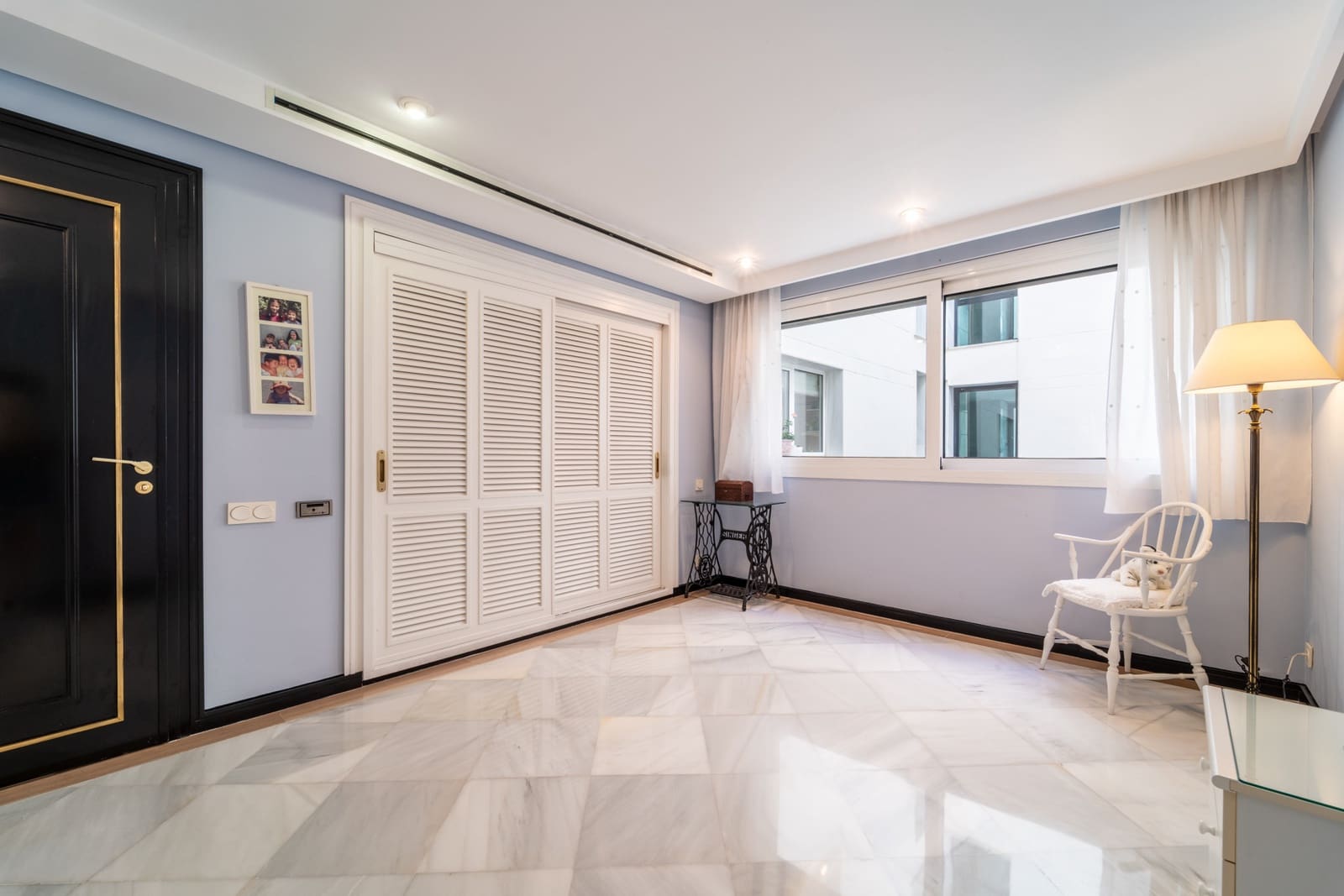 4 bedroom Apartment for sale in Marbella with pool garage - € 2,850,000 (Ref: 9232843)