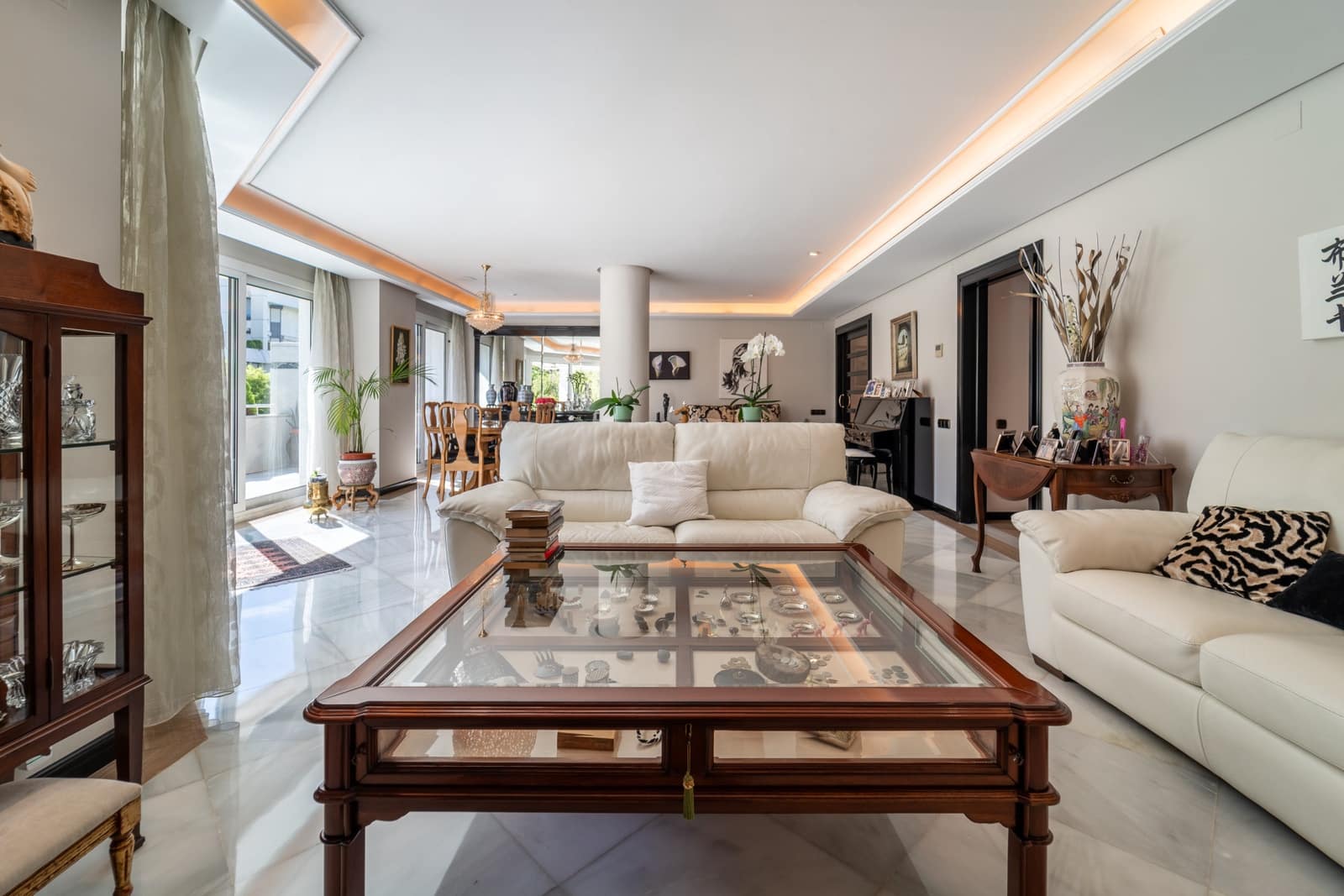 4 bedroom Apartment for sale in Marbella with pool garage - € 2,850,000 (Ref: 9232843)