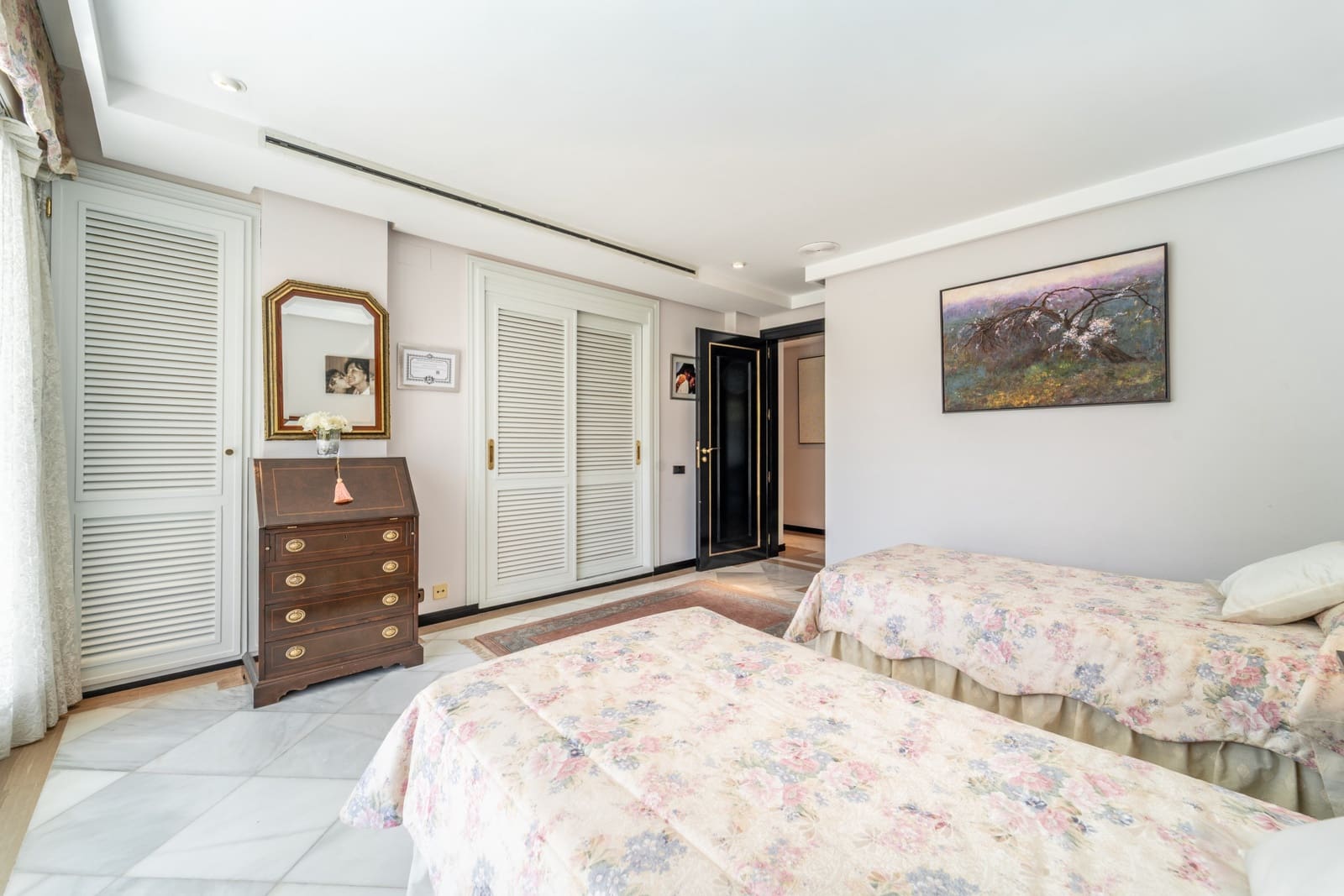 4 bedroom Apartment for sale in Marbella with pool garage - € 2,850,000 (Ref: 9232843)