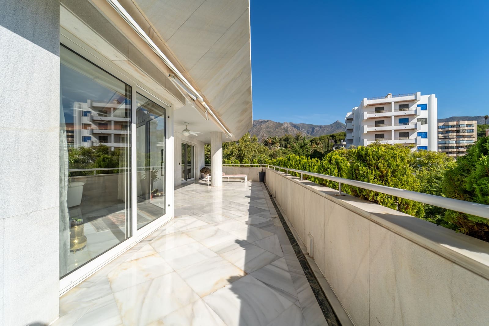 4 bedroom Apartment for sale in Marbella with pool garage - € 2,850,000 (Ref: 9232843)