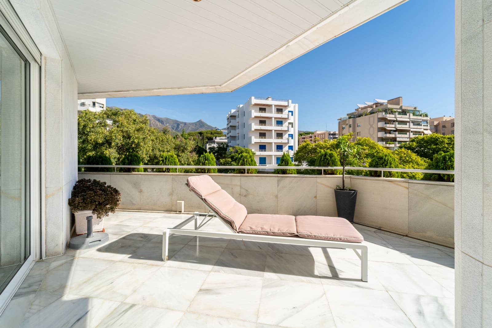 4 bedroom Apartment for sale in Marbella with pool garage - € 2,850,000 (Ref: 9232843)