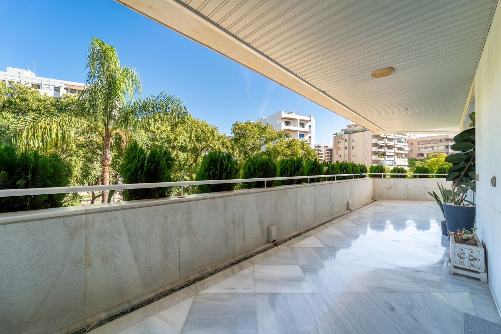4 bedroom Apartment for sale in Marbella with pool garage - € 2,850,000 (Ref: 9232843)