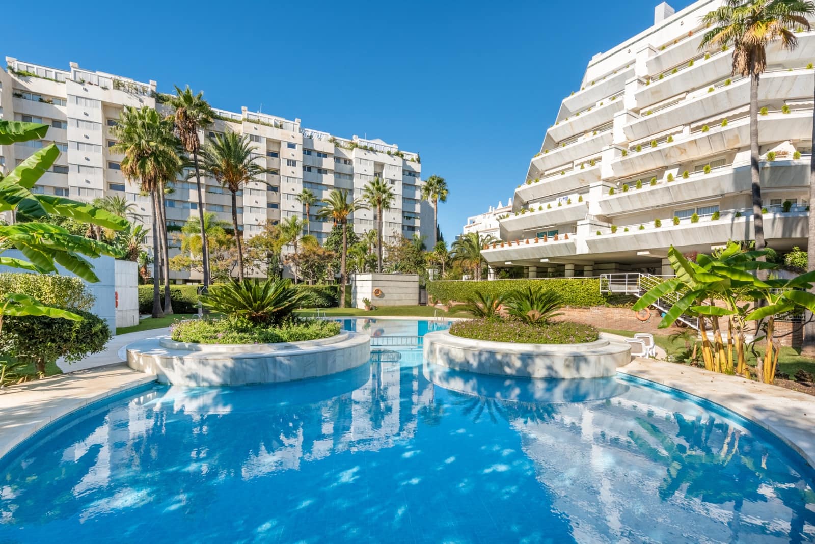 4 bedroom Apartment for sale in Marbella with pool garage - € 2,850,000 (Ref: 9232843)
