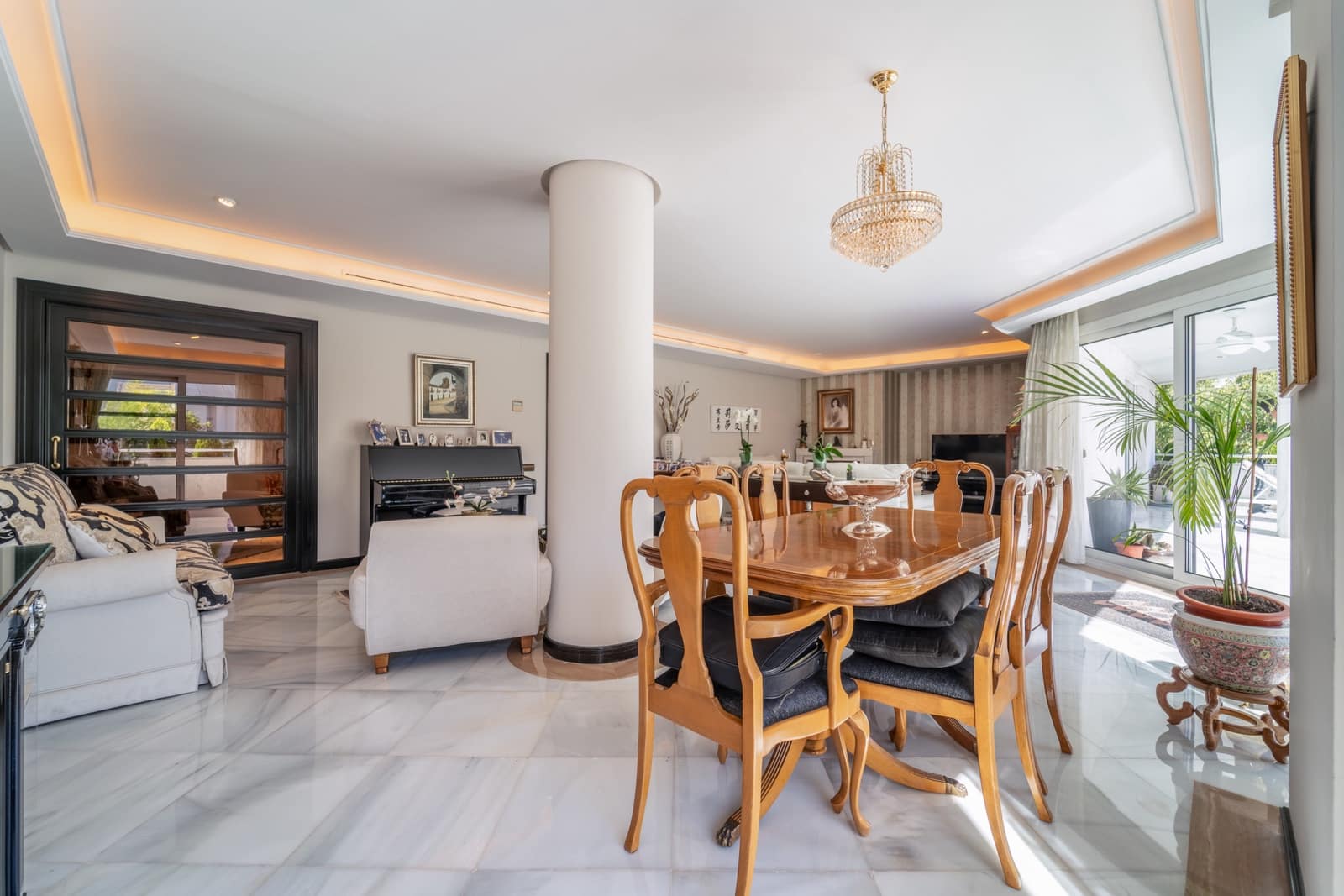 4 bedroom Apartment for sale in Marbella with pool garage - € 2,650,000 (Ref: 9232843)