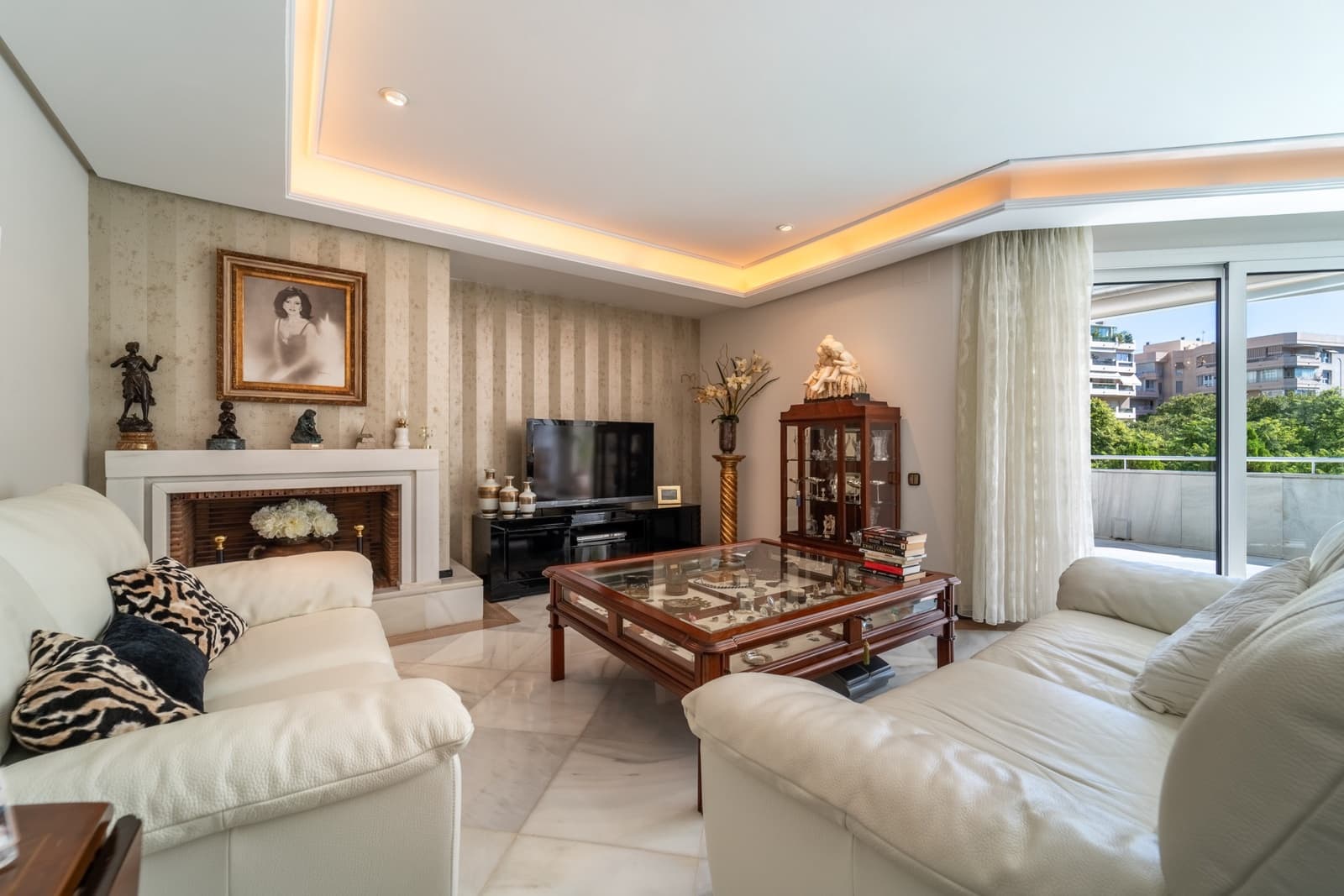 4 bedroom Apartment for sale in Marbella with pool garage - € 2,650,000 (Ref: 9232843)
