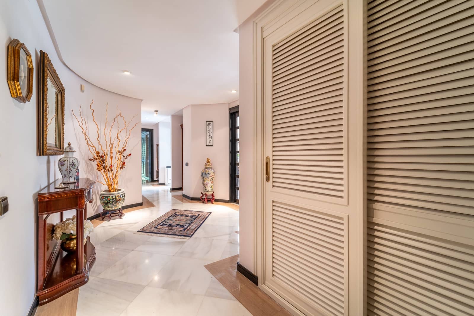 4 bedroom Apartment for sale in Marbella with pool garage - € 2,650,000 (Ref: 9232843)