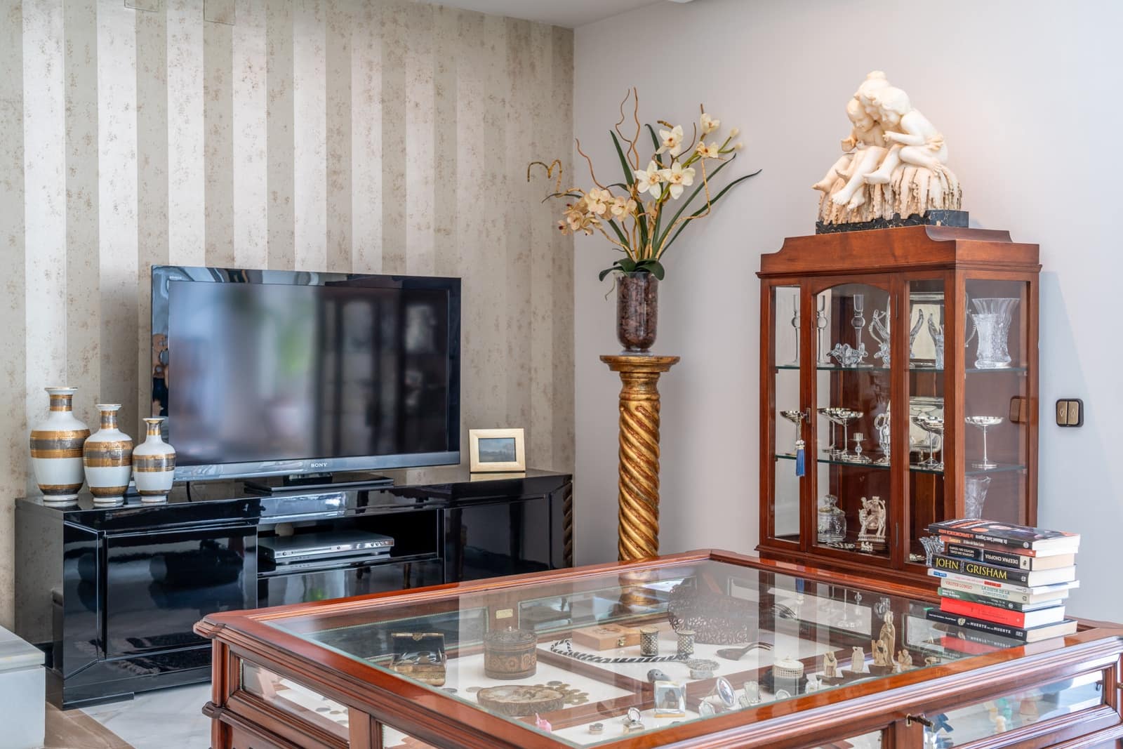 4 bedroom Apartment for sale in Marbella with pool garage - € 2,650,000 (Ref: 9232843)