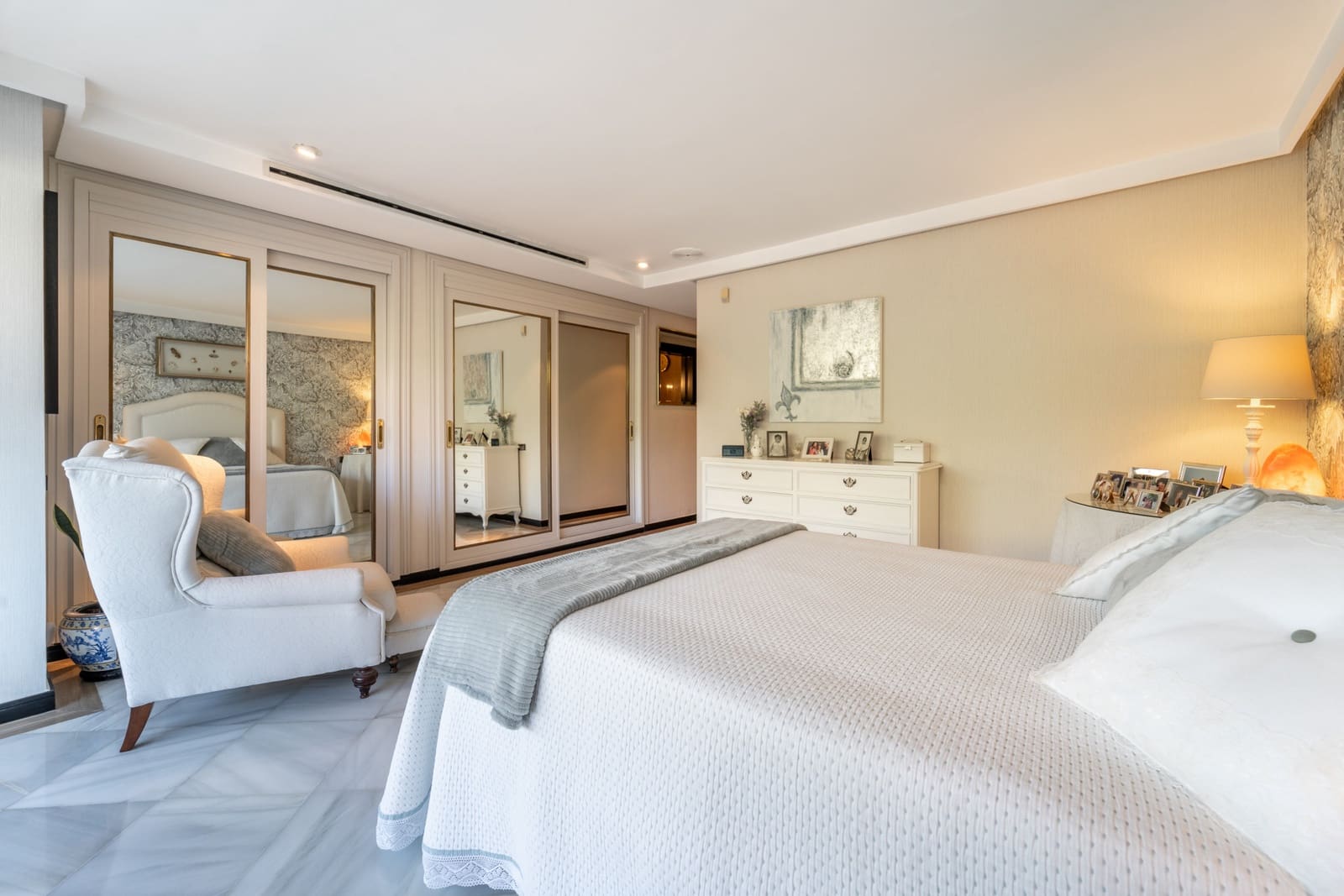 4 bedroom Apartment for sale in Marbella with pool garage - € 2,650,000 (Ref: 9232843)