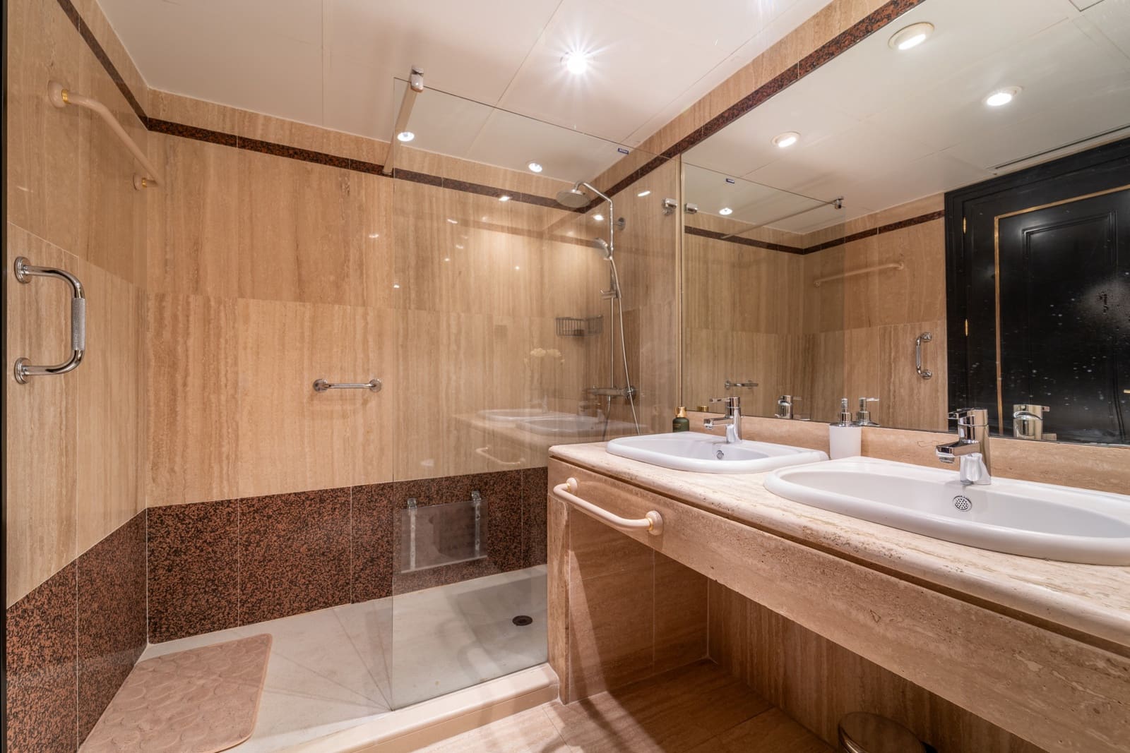 4 bedroom Apartment for sale in Marbella with pool garage - € 2,650,000 (Ref: 9232843)