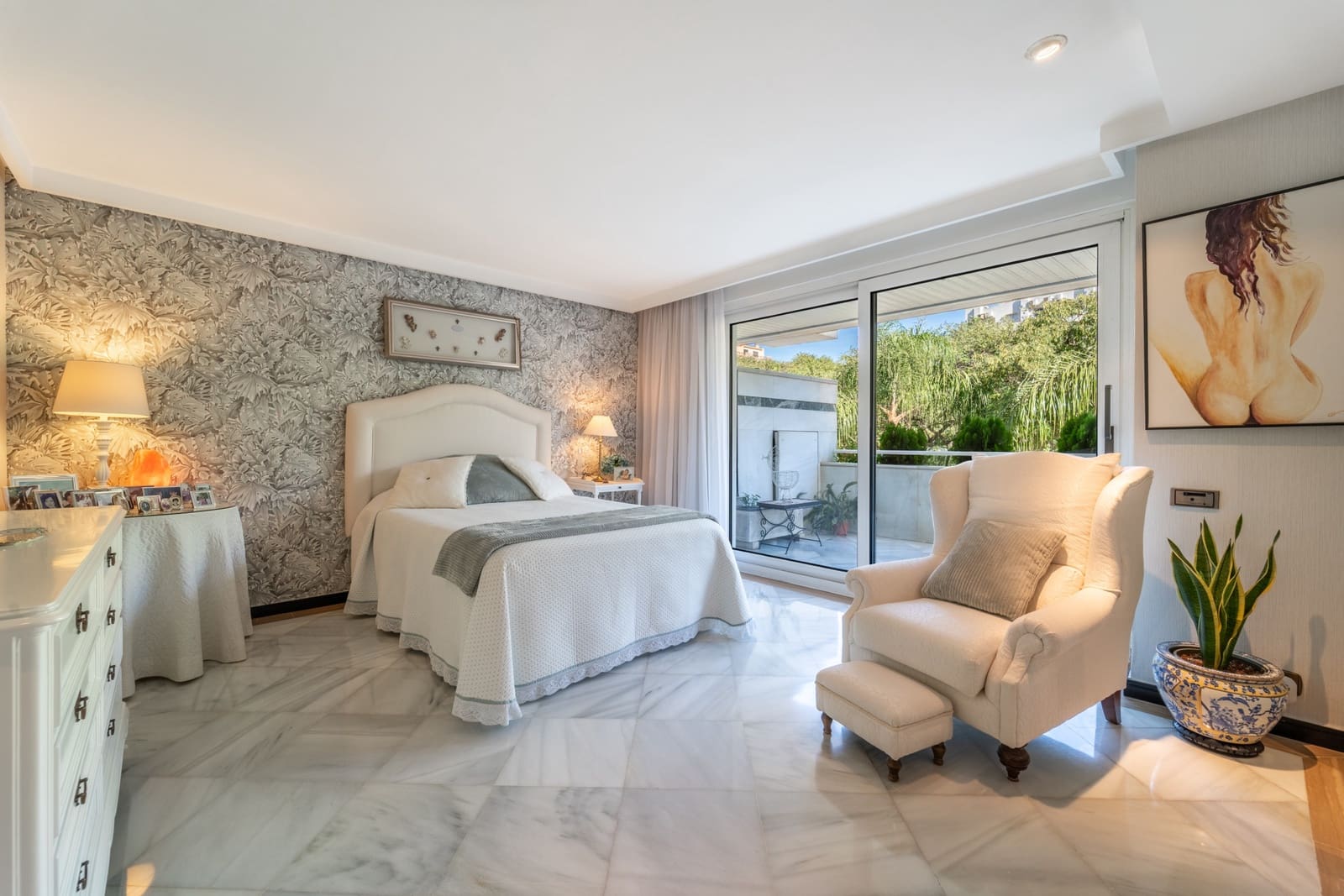 4 bedroom Apartment for sale in Marbella with pool garage - € 2,650,000 (Ref: 9232843)