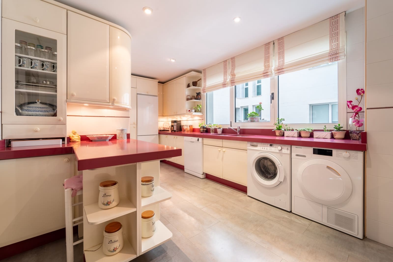 4 bedroom Apartment for sale in Marbella with pool garage - € 2,650,000 (Ref: 9232843)