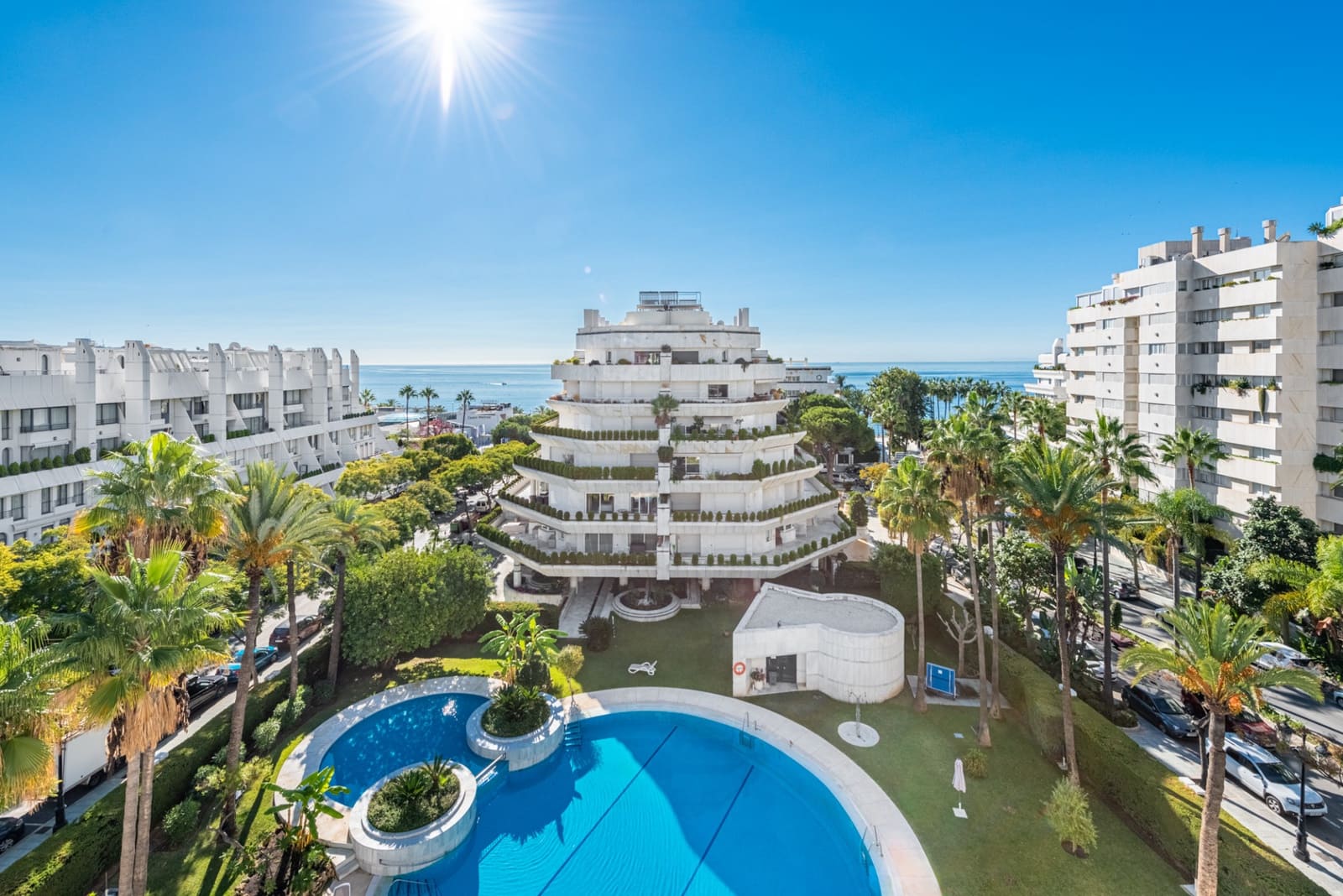 4 bedroom Apartment for sale in Marbella with pool garage - € 2,650,000 (Ref: 9232843)