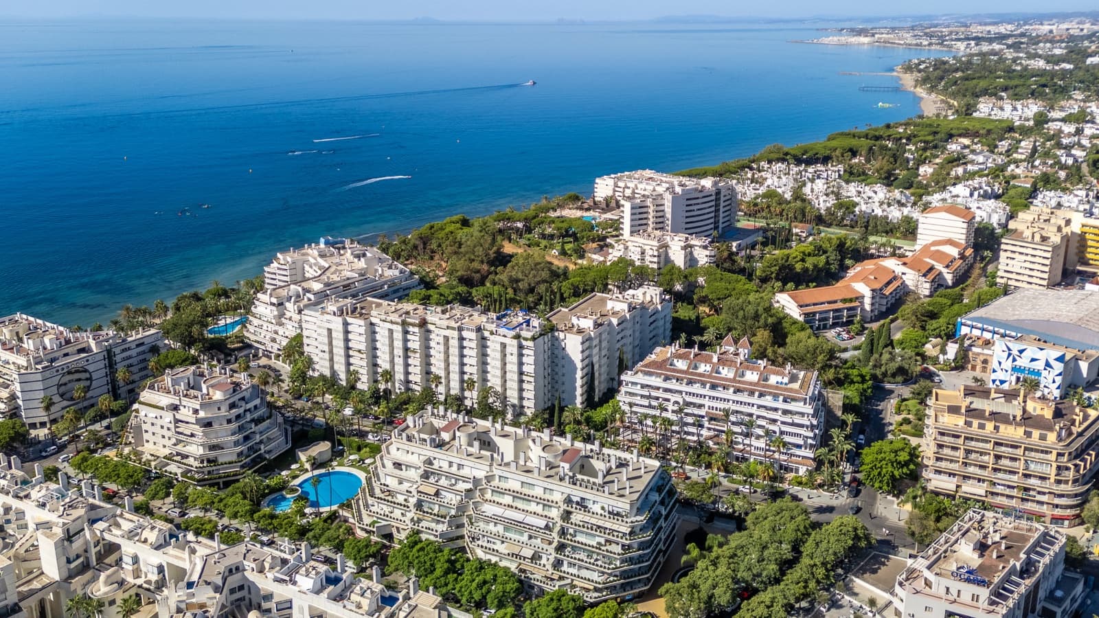 4 bedroom Apartment for sale in Marbella with pool garage - € 2,650,000 (Ref: 9232843)