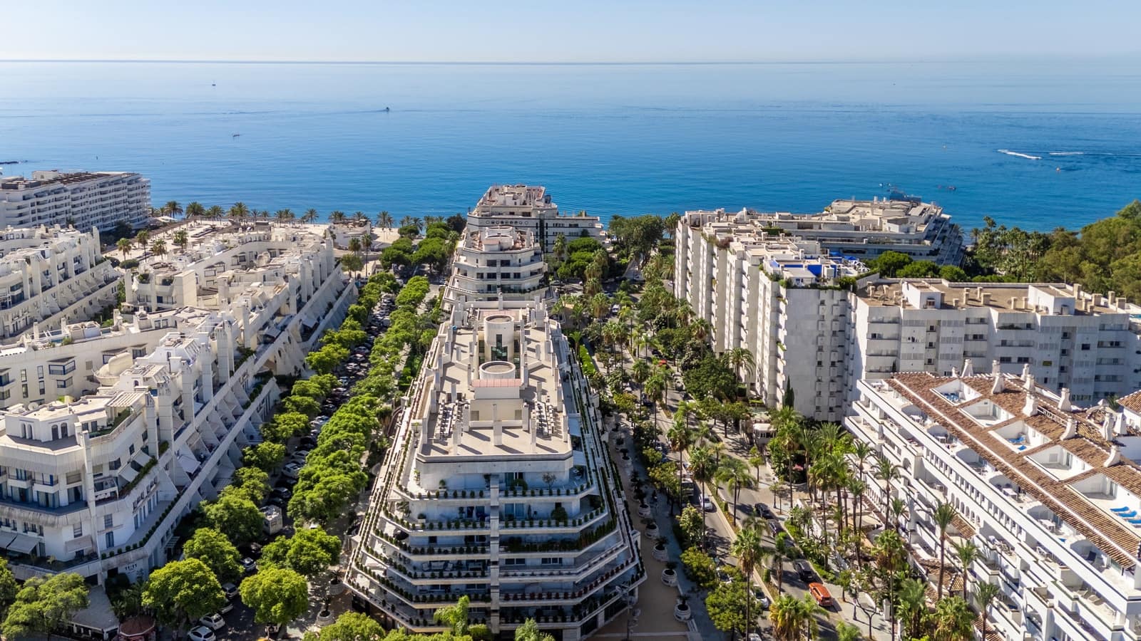 4 bedroom Apartment for sale in Marbella with pool garage - € 2,650,000 (Ref: 9232843)