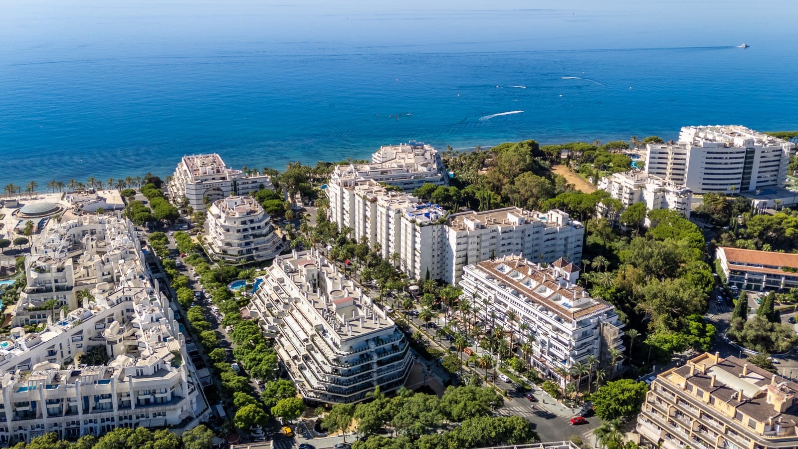 4 bedroom Apartment for sale in Marbella with pool garage - € 2,650,000 (Ref: 9232843)